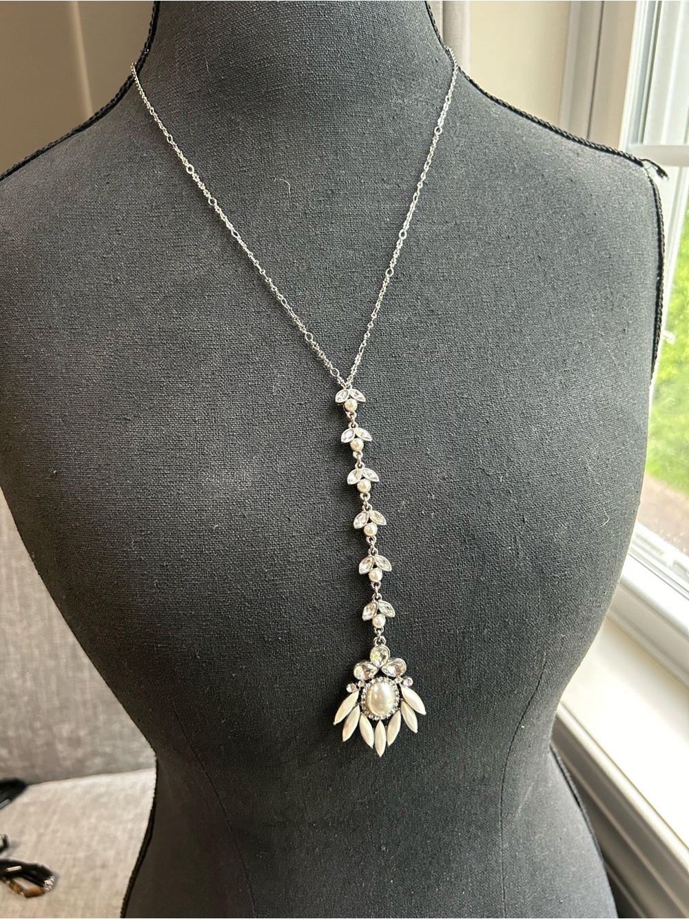 Elegant Silver-Tone Dangle Pendant Necklace - Silver